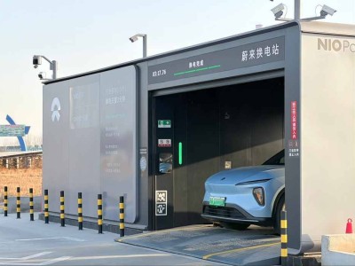 春运高速换电实录:最快4分钟换电,高峰期电池紧张排队久