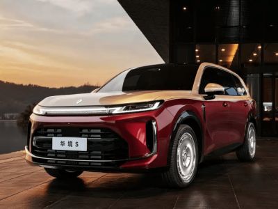 五菱华境S炽焰鎏金版亮相，华为智驾加持，冲击高端市场起跑姿势挺帅