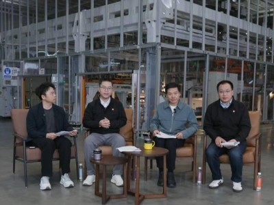 雷军直播谈小米汽车安全：后排乘客务必系安全带，否则气囊难保安全