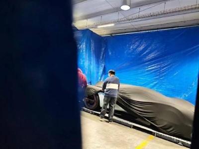 雷军预告小米汽车明日有惊喜 疑似超跑现身街头 网友AI绘制外形引期待