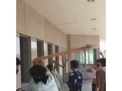 美国驻巴基斯坦卡拉奇领事馆遭袭