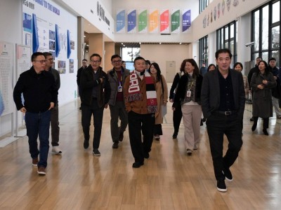 马云新年首站亮相云谷学校，携阿里蚂蚁高层共话AI时代新机遇