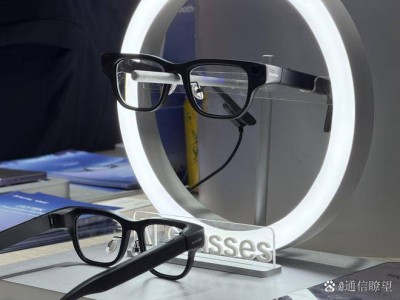 MWC大会上科大讯飞全球首秀AI眼镜,仅40克,多模态同传助力跨语言沟通