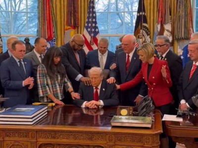 特朗普邀一众牧师为自己和美军祈祷