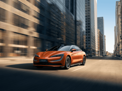 仰望2026款三车齐发：闪充赋能，运动越野行政三大场景全覆盖