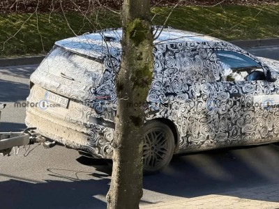 奥迪Q9三排座旗舰SUV谍照来袭：身形修长低趴，或支持多种动力形式