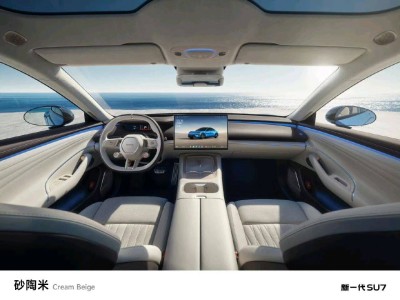 新款小米SU7焕新登场：砂陶米内饰吸睛，智能安全动力全面升级