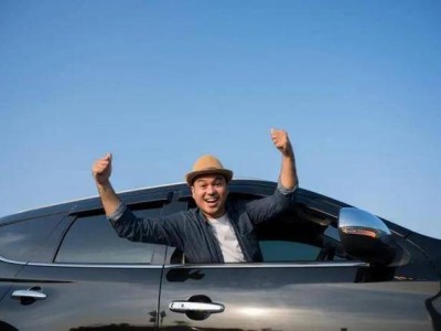 中年男性的“方向盘情结”：在车轮上找寻自由与心灵的避风港