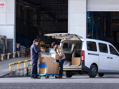 五菱荣光纯电版:竹纤维内饰环保,碳化硅后驱高效,售价6.98万元