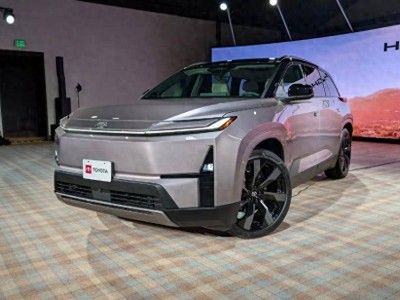 丰田汉兰达纯电版登场：续航空间有亮点，33万起售能赢国产对手吗？