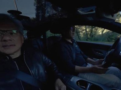 黄仁勋体验英伟达Alpamayo：22分钟零接管，畅行拥堵路段显实力