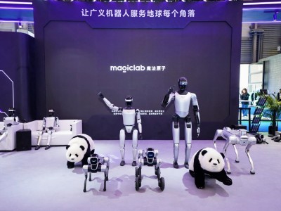 魔法原子AWE展风采：春晚机器人亮相，具身智能全场景应用加速落地