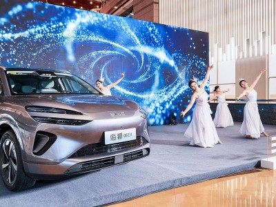 魔都闹市双车闪耀登场 比亚迪海洋网携二代刀片电池开启全民闪充时代