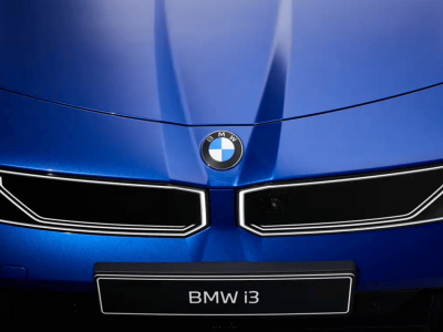 新世代宝马i3全球首秀，长轴版将亮相北京车展，与小米SU7谁更香？