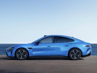 雷军宣布小米进军AI大投入，新一代SU7发布续航升级多色可选