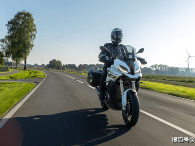 普利司通BATTLAX SPORT TOURING T33：长寿命与操控感完美平衡之选