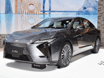 雷克萨斯全新ES开启预售！设计动力全面升级，老款燃油版同堂销售