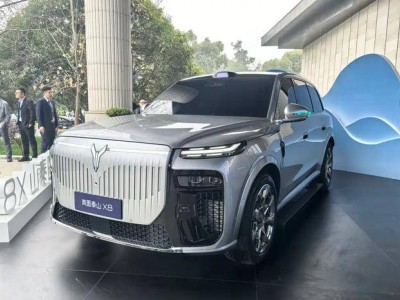 岚图泰山X8亮相!1.5T增程混动+华为智驾,2026上半年大型SUV新选择