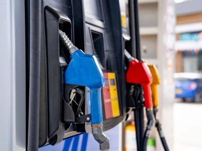 油价飙升引购车新考量：省油钱买新能源车，却遇价格“水涨船高”？