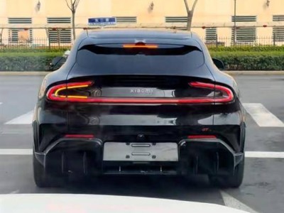 小米YU7 GT实车曝光：尾部灯光焕新，超千匹马力加持，性能SUV新势力来袭