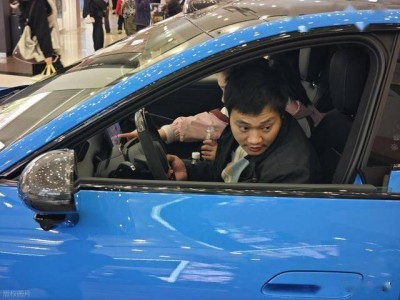 雷军发声：新小米SU7首周交付亮眼，产能跃升告别交付困境