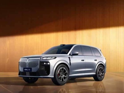 岚图泰山X8正式亮相：华为智慧座舱+二排零重力座椅，打造高端家庭出行新体验