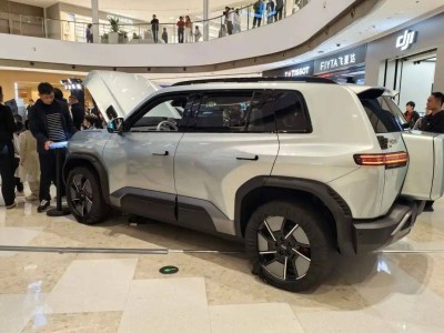 方程豹钛3闪充版南京登场，800V闪充加持，15万级市场新势力来袭