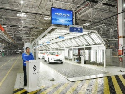 江铃集团新能源羿驰05双子星下线 携手伙伴共筑绿色出行新未来