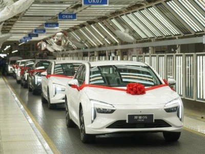 江铃羿驰05双子星下线：技术赋能市场热捧 开启绿色出行新篇章