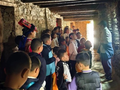 千年桃坪羌寨迎“小史官” 沉浸研学让古羌文化在青少年心中扎根生长