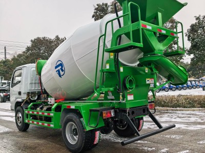 混凝土搅拌车选型攻略：山东瑞通技术可靠服务优，适配多场景施工需求