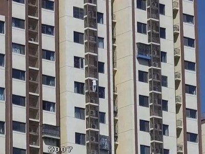 八旬独居老人被困27楼卧室，翻窗爬至21楼空调外机，消防紧急救援化险为夷