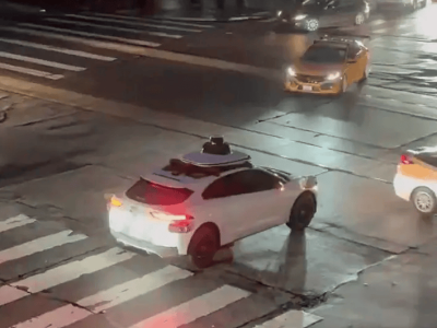 萝卜快跑“熄火”引争议：安全策略“敏感”背后，是谨慎还是束缚？