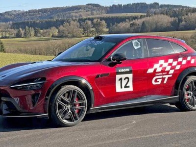 小米YU7 GT纽北赛道测试亮相：顶级马力达1526匹 空气悬架碳陶刹车齐上阵