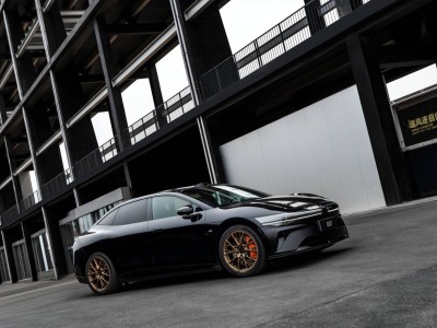 极氪焕新7系与五周年纪念版齐发 性能升级开启猎装车新体验