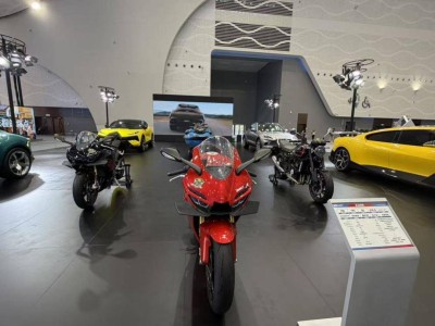 张雪机车消博会引关注：订单激增交付延期，国产摩托崛起信心足