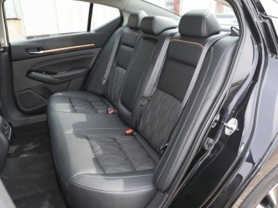 插电混动汽车：加油与充电的便利性博弈，哪种方式更适合你？