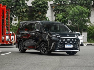 2024款雷克萨斯LM亮相高端MPV市场，对比宸辉谁才是更优之选？