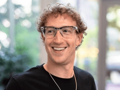 扎克伯格搬桌进AI实验室亲写代码 全力推动Meta人工智能发展