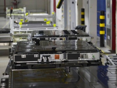 蜂巢能源“堡垒2.0”量产下线，为家庭越野场景带来超强续航新选择