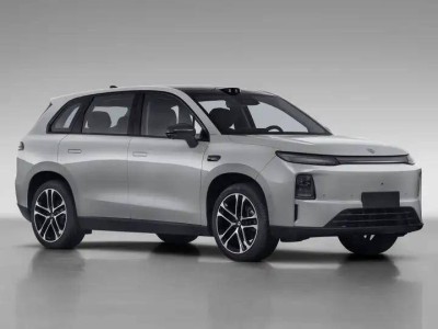 零跑C10与C16焕新登场，以升级配置强化市场竞争力