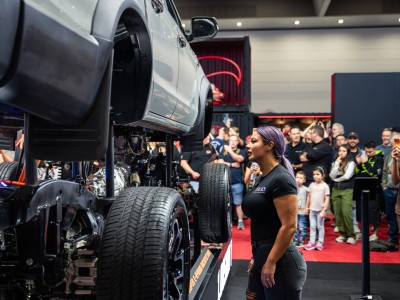 江淮汽车T9 PHEV墨尔本车展闪耀登场，以五星安全开启澳洲皮卡新征程