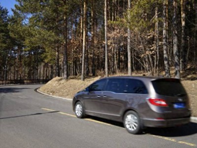 车辆过弯侧倾是“坏东西”？五年驾龄老司机：适度侧倾才是驾驶真乐趣