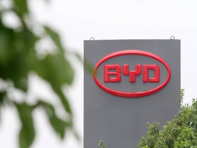 比亚迪固态电池将量产，闪充电池仍具优势，技术革新双轨并行