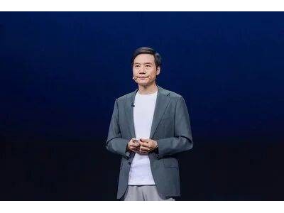 雷军③：小米盛极而衰深陷谷底，雷军亲自下场“补课”力挽狂澜