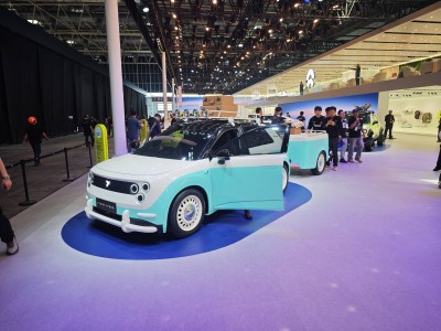 2026北京车展前夕 萤火虫多款个性改装车亮相 新款上市功能升级