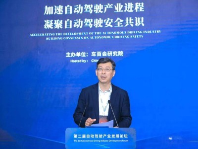 自动驾驶“冰火两重天”：L2++“上车”激战，L4商业化难题待解引争议