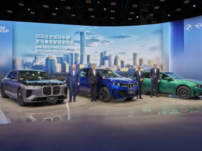 宝马全景iDrive领航数字化变革：本土化创新重塑智能驾驶新体验