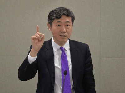 李稻葵谈车展：燃油车仍有适用场景 车企竞争或加速行业洗牌