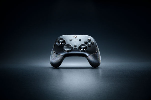 图片包含 室内, 桌子, 控制, 电话 AI 生成的内容可能不正确。